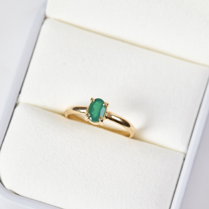 Anillo Clásico con Cristal Oval color Esmeralda - Imagen 2