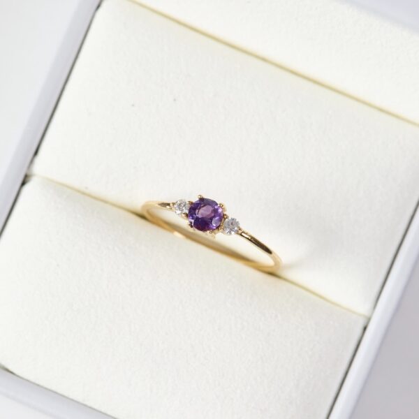 Anillo Three Stone con Amatista Natural