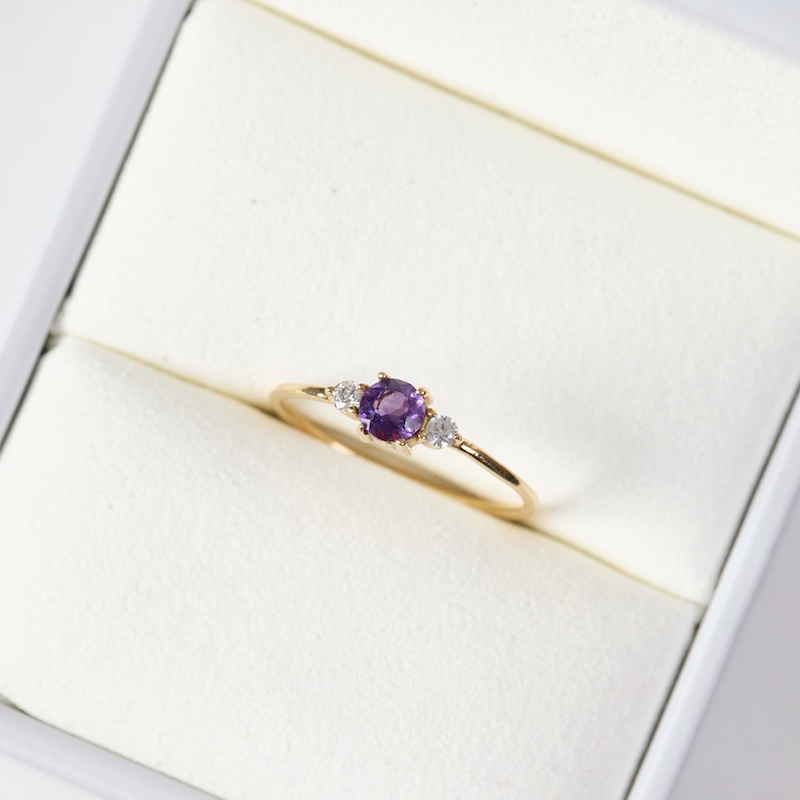 Anillo Three Stone con Amatista Natural