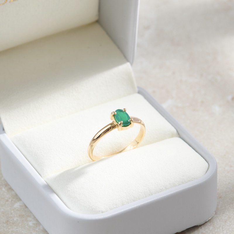 Anillo Clásico con Cristal Oval color Esmeralda