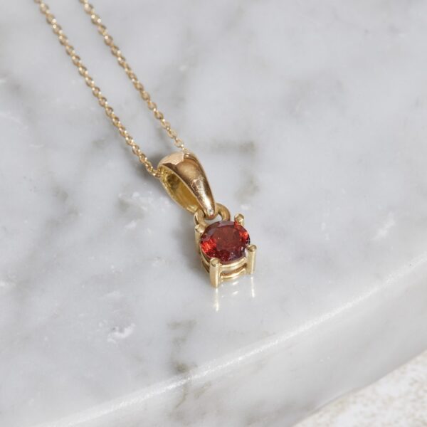 Cadena Prisma de 1mm + Dije de Oro con Granate Natural