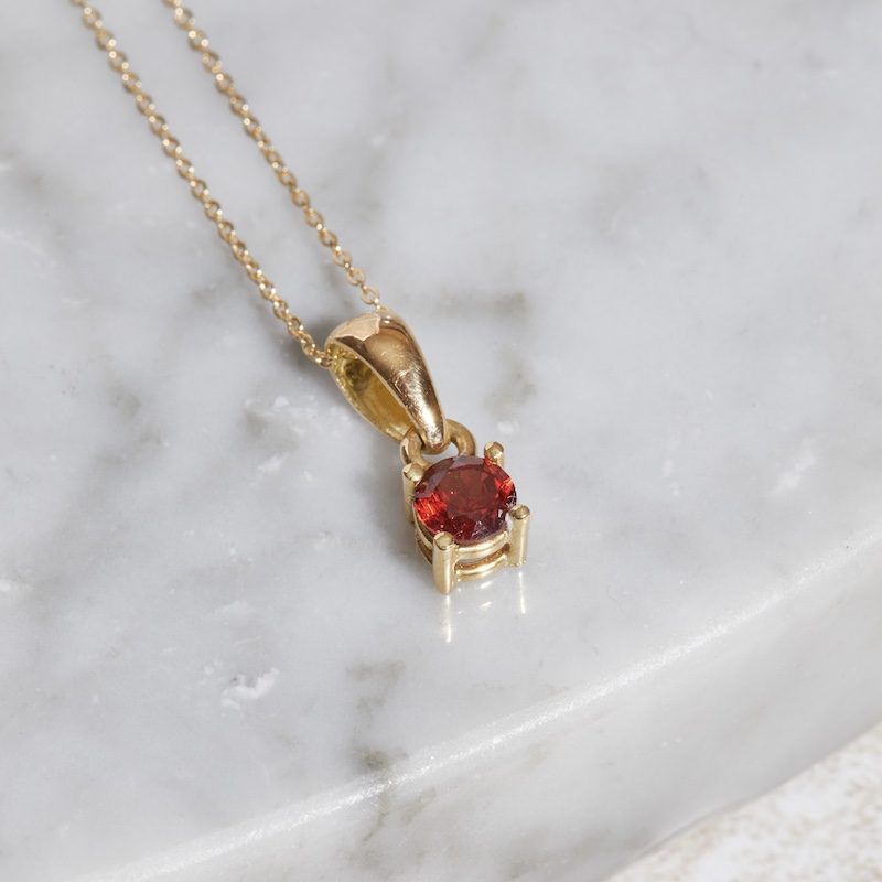 Cadena Prisma de 1mm + Dije de Oro con Granate Natural