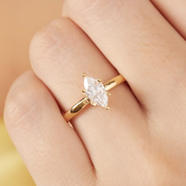 Anillo de Compromiso con Diamante de Laboratorio Marquise de 0.75 carat - ADLAB06
