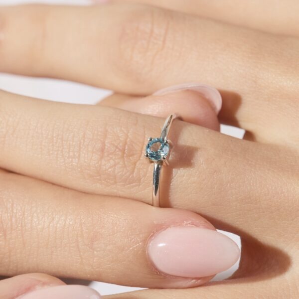 Anillo Anna con Topacio Azul Natural