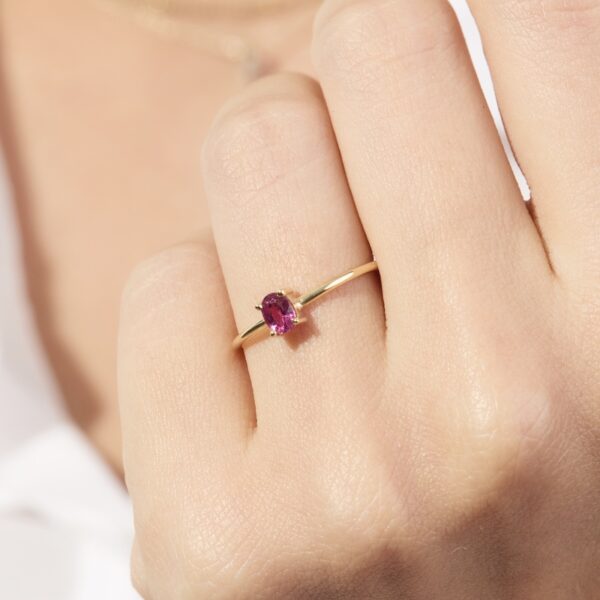 Anillo Anna Rubí Natural Oval