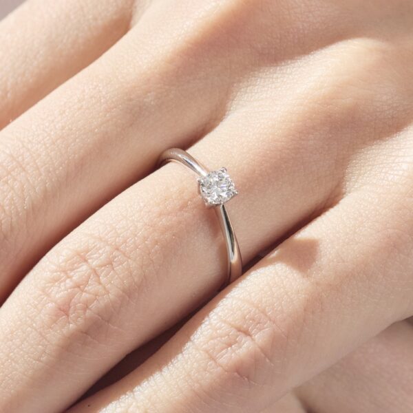 Anillo de Compromiso Solitario de Platino