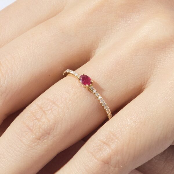 Riviere con Rubi Oval y Diamantes Naturales