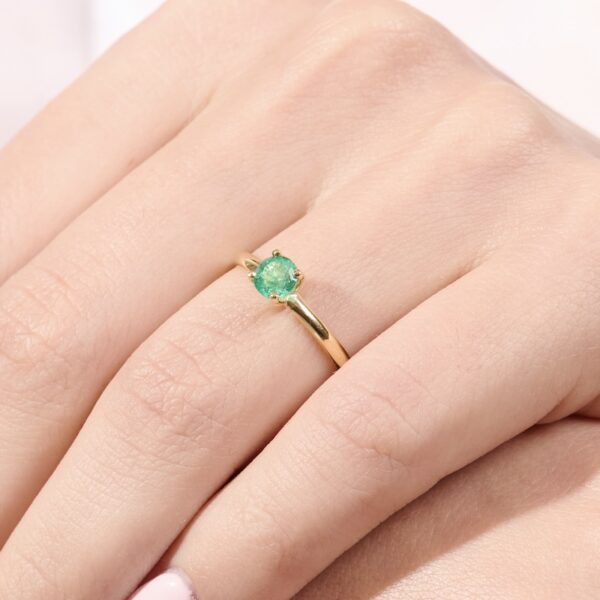 Anillo de Compromiso con Esmeralda (AG06)