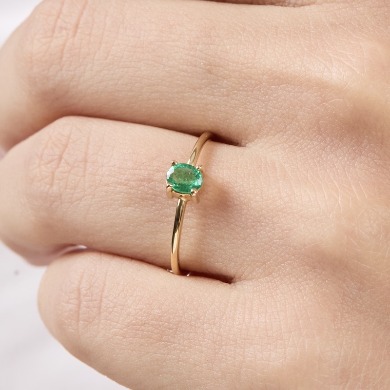 Anillo Anna Esmeralda Natural Oval