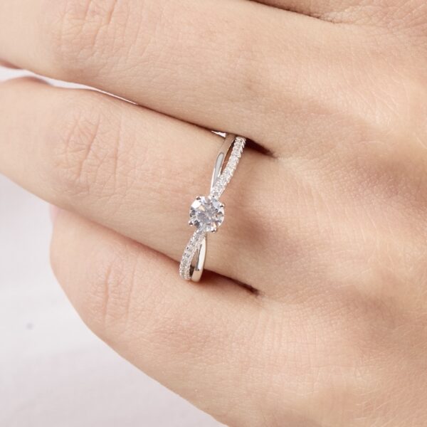 Anillo Trenzado con Cristales