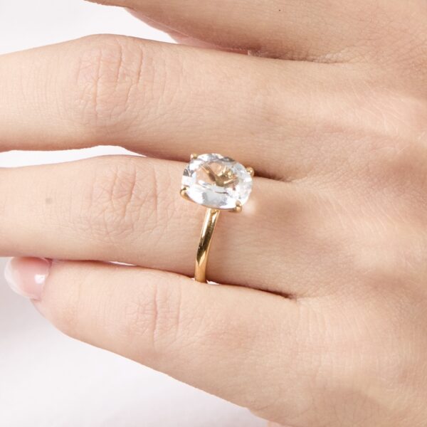 Anillo con Cuarzo Oval Blanco