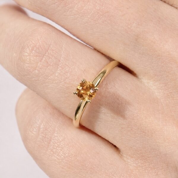 Anillo de Oro 18K con critrino