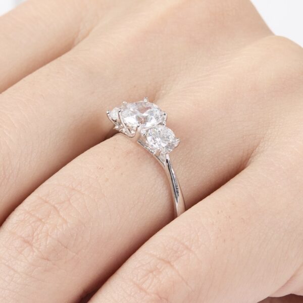 anillo de compromiso de oro blanco