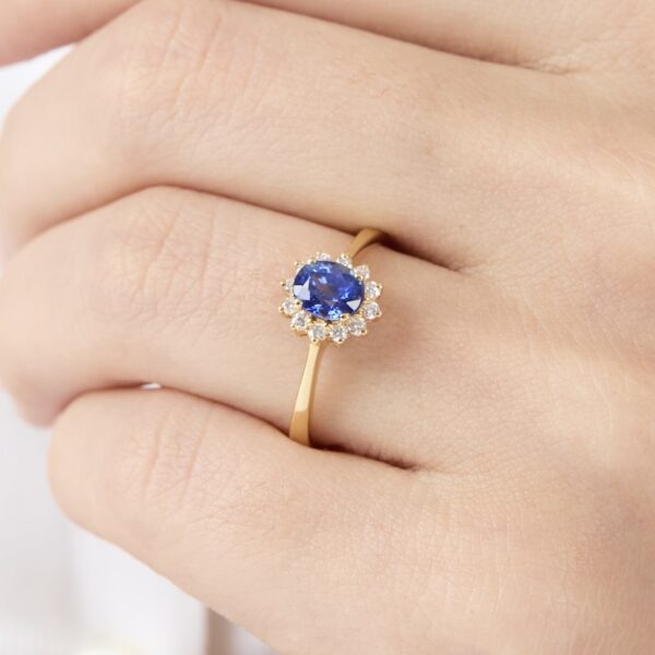 Anillo de Oro con Zafiro