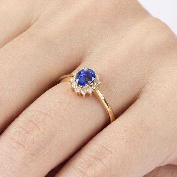 Anillo de Oro con Zafiro