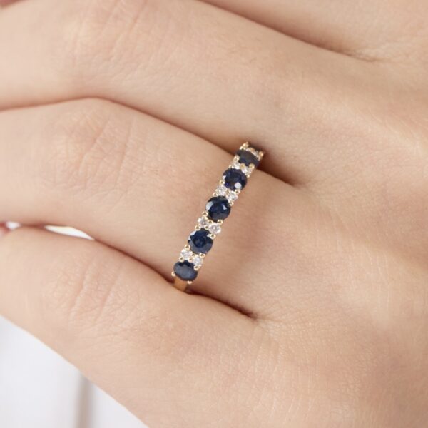 Anillo de Oro con Zafiro