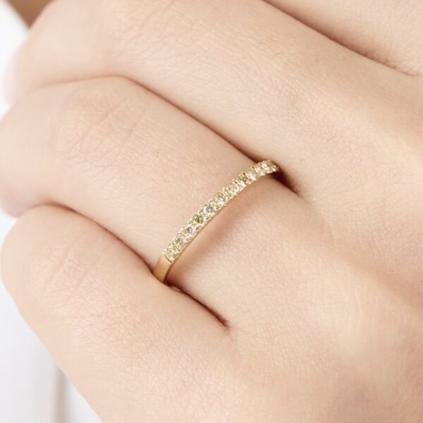 anillo de oro con diamantes