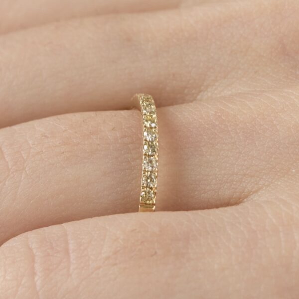 anillo de oro con diamantes