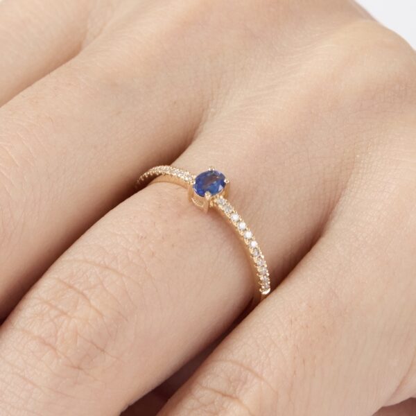 Anillo de Oro con Zafiro