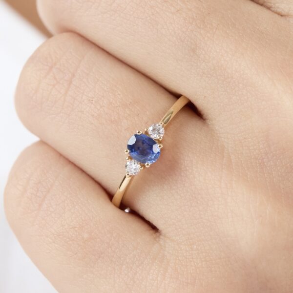 Anillo de Oro con Zafiro