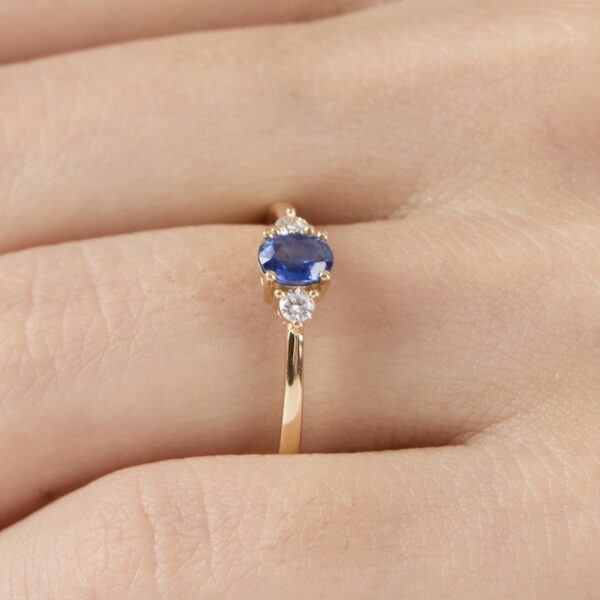 Anillo de Oro con Zafiro