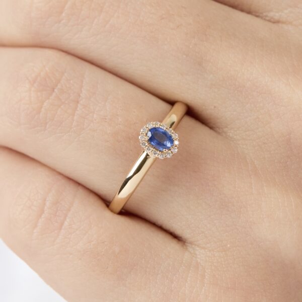 Anillo de Oro con Zafiro