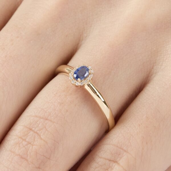 Anillo de Oro con Zafiro