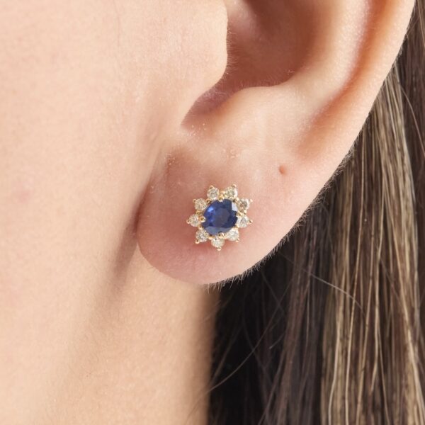 arete de oro con zafiro